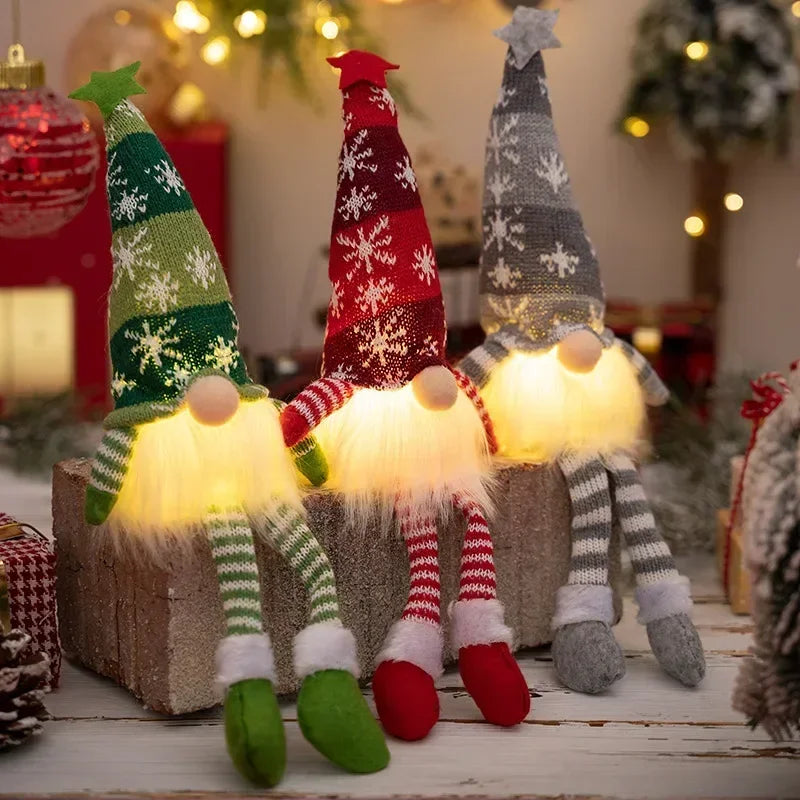 Light-up knitted Christmas gnome – Santa's Gallery