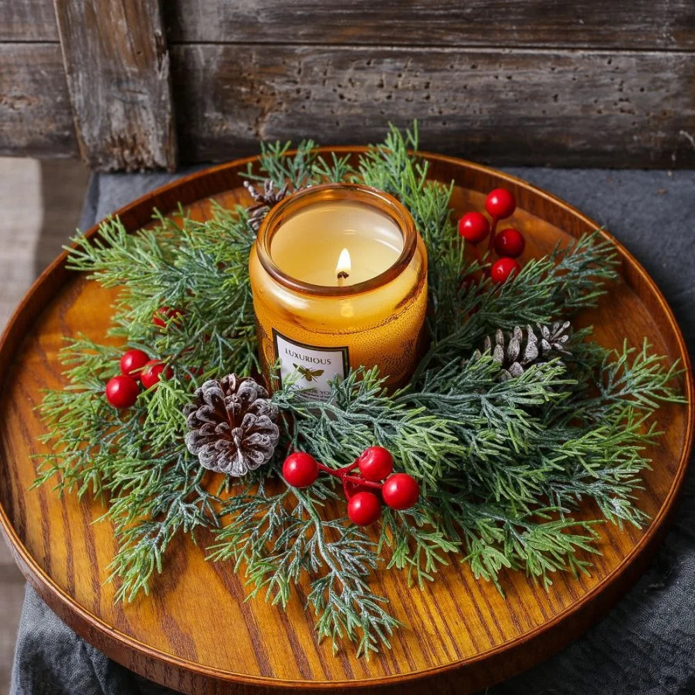 Couronne de table bougeoir baies rouges et pommes de pin – photo 3