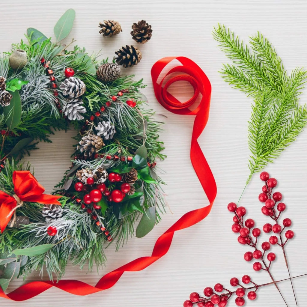 Branches de pin artificielles et baies rouges – photo 3
