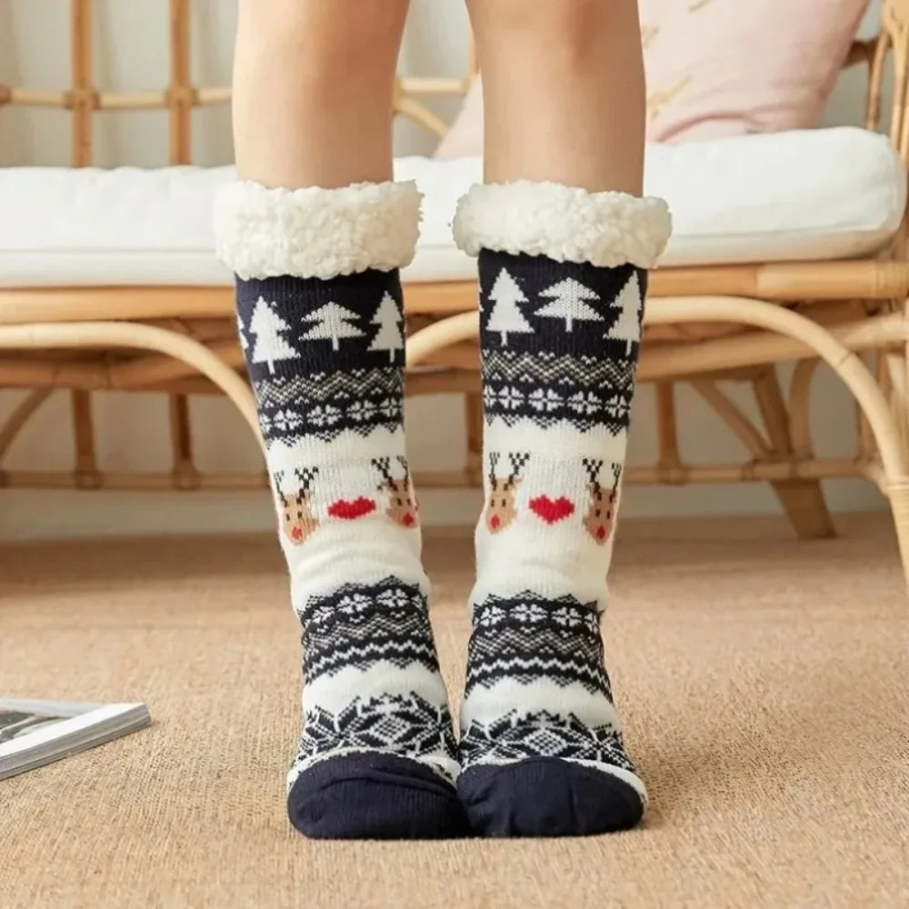 Cozy reindeer indoor socks – Santa's Gallery