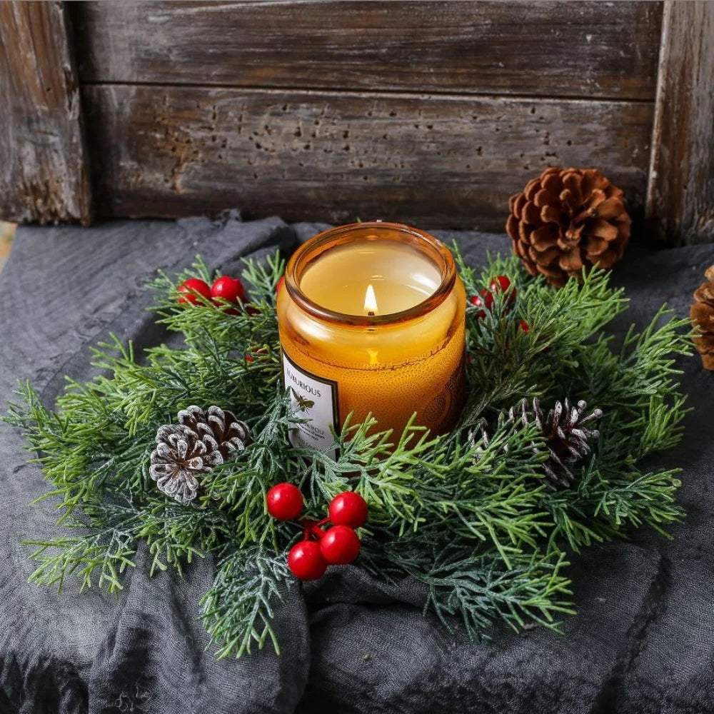 Couronne de table bougeoir baies rouges et pommes de pin – photo 2